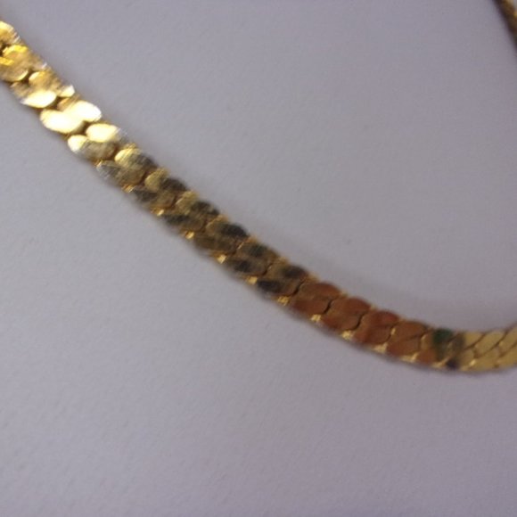 Flat Gold Tone Chain Necklace 18" Long - Picture 2 of 5